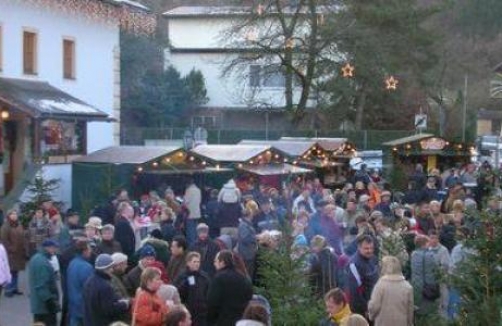 Weihnachtsmarkt am Stille-Nacht-Platz in Oberndorf