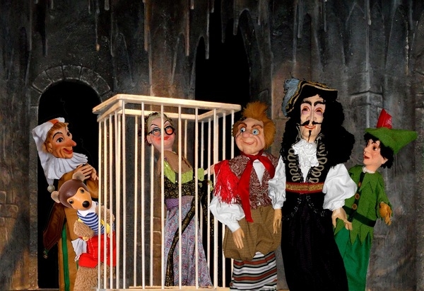 Pezi Pan und die Reise ins Nimmerland im Urania Puppen... auf sunny.at