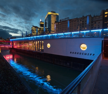 ©Badeschiff Wien, citronenrot