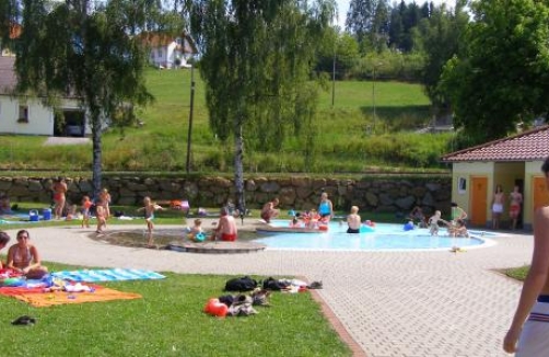 Freibad Groß Gerungs - Badespaß im Bio-Nass!