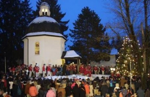 Weihnachtsmarkt am Stille-Nacht-Platz in Oberndorf