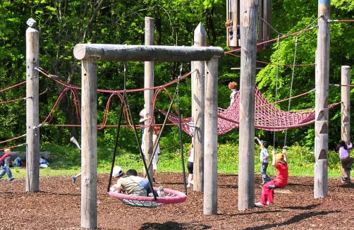 Erlebnisführungen am waldpädagogischen Spielplatz "Am Himmel" in Wien