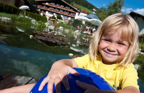 Gewinne 1 Familienurlaub (2 Nächte) für 2 Erwachsene & 2 Kinder inkl. HP im Familienhotel Kesselgrub****!