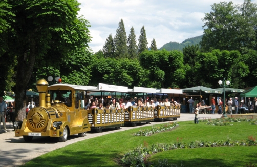 Der Zug in der schönen Kaiserstadt_Bummelzug