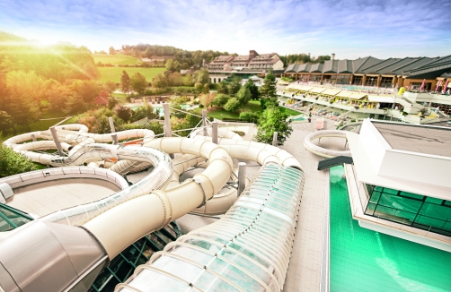 Rutschenspaß in der Therme Loipersdorf