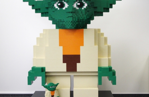 Große LEGO Bauaktion der Star Wars Figur Yoda