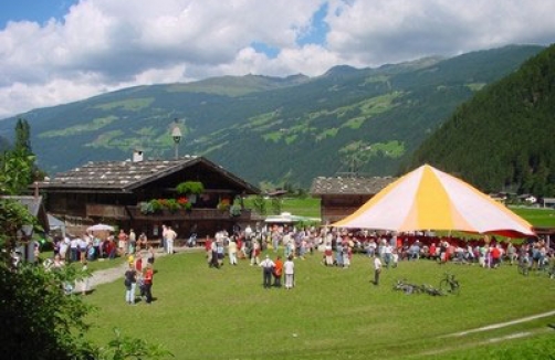 Zillertalarena: Museumskirchtag mit großem Kinderfest