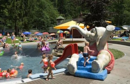 Wasserspaß im Waldbad Enz 