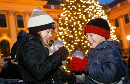 Gewinne ein Familienpackages für den Kultur- und Weihnachtsmarkt Schönbrunn