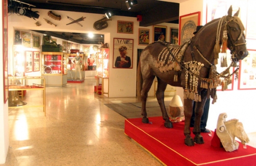 Warten auf den Weihnachtsmann im Circus- & Clownmuseum Wien