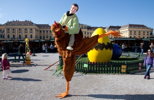 Gewinne eines von zwei Familienpackage für den Ostermarkt Schloß Schönbrunn 