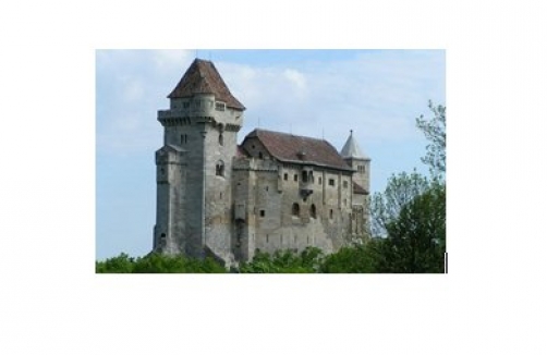 Familien-Bogenschießen im Burghof Liechtenstein