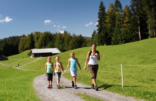 Kinderwanderung in Bezau