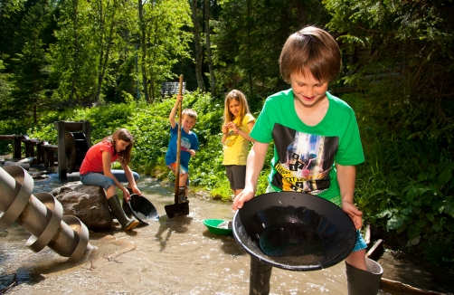 TVB Raurisertal - Kinder beim Goldwaschen