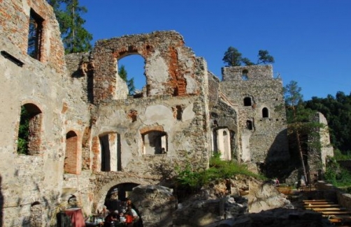 ruine-dobra.at