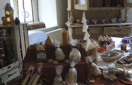 Weihnachtsmarkt - Handwerk, Krippen und Kunst