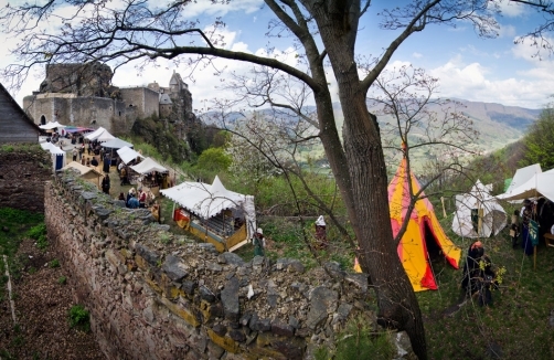 Gewinne einen Familieneintritt für das Mittelalterfest auf der Burgruine Aggstein