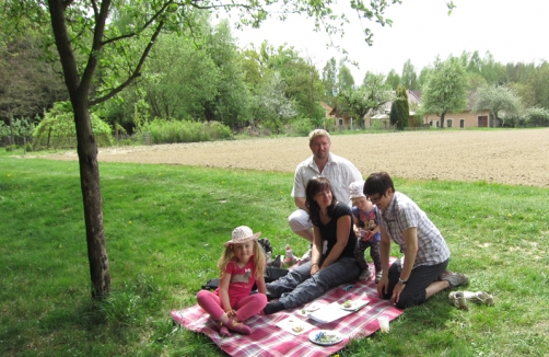 Brunch im Grünen - Ein Picknick mit Kräuterführung im Naturpark Obst-Hügel-Land