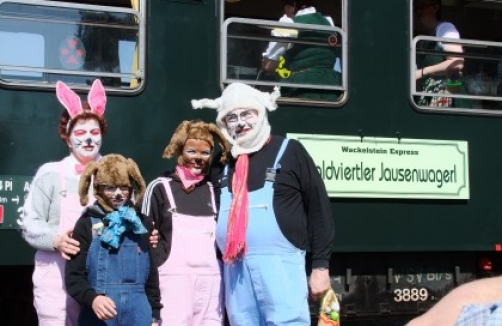 Osterhasenzug im Weinviertel