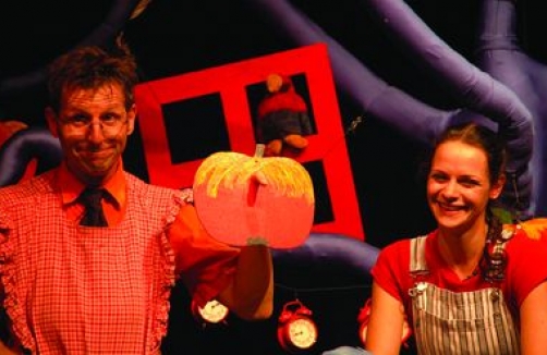 Omama im Apfelbaum in der Pölzhalle Amstetten