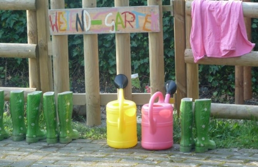 Art Contact Project - Gartenzwerg und Himbeere