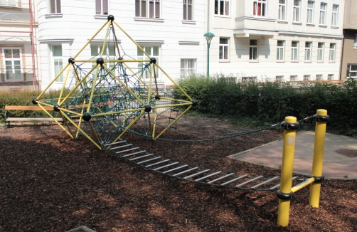 Spielplatz im Josef-Strauss-Park