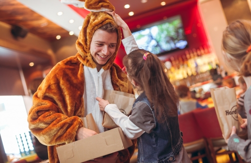 Breakfast with Bunny - Den Osterhasen im Hard Rock Café Wien treffen