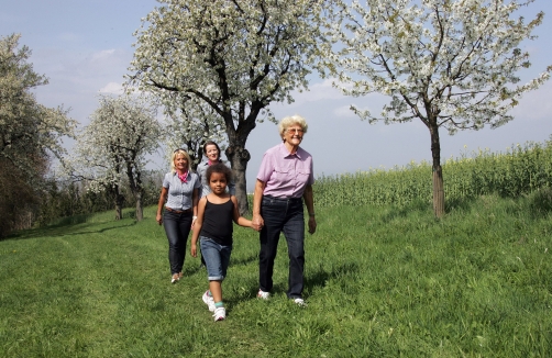 Kräuterbrunch im Obstgarten