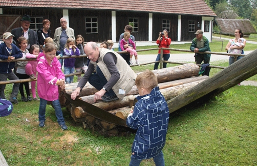 Kindernachmittag im Freilichtmuseum Stübing: Opas Werkstatt