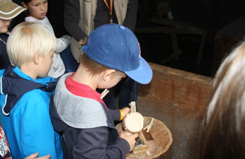 Kindernachmittag im Freilichtmuseum Stübing: Opas Werkstatt