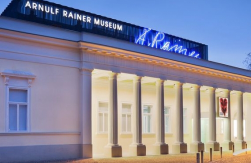 Familienführungen und Ferienworkshops im Arnulf-Rainer-Museum