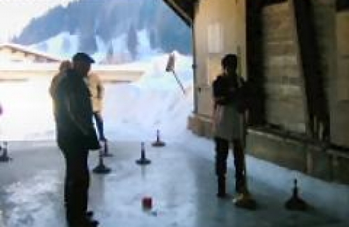 Snowtubing und Eisstockschießen in Kössen