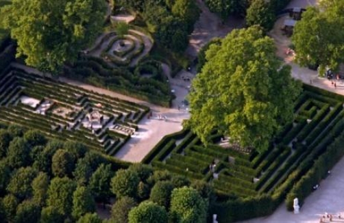 Irrgarten, Labyrinth & Labyrinthikon im Schlosspark Schönbrunn