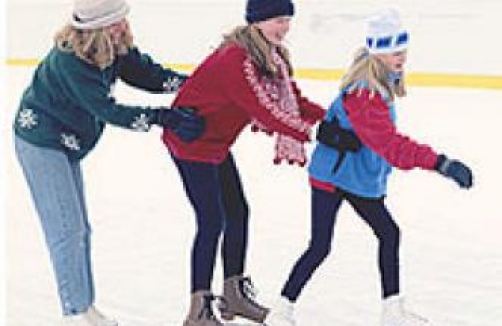 Eislaufen in Gmünd beim Sportplatz in Gries