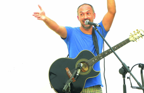 Familienmitmachkonzert "Von Tatütata bis zum Suppensong" mit Viktor Bauernfeind 