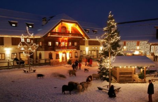 Weihnachtsmarkt auf Gut Aiderbichl in Henndorf