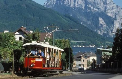 gmundner-strassenbahn.at