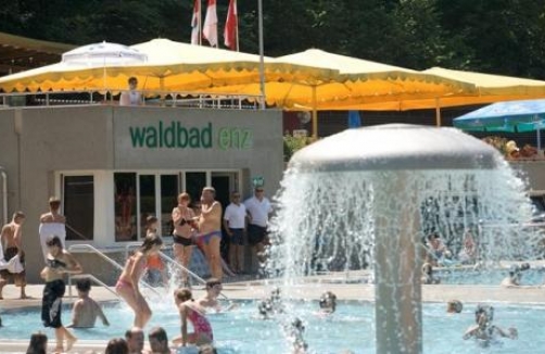 Wasserspaß im Waldbad Enz 