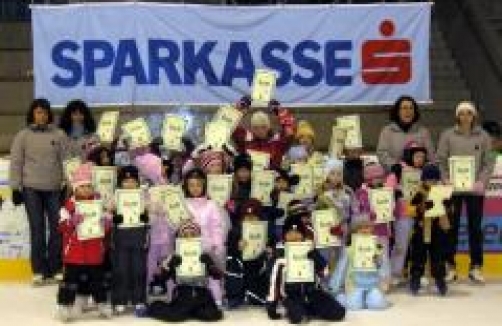 Indoor und Outdoor Eislaufspaß in der Arena Kufstein