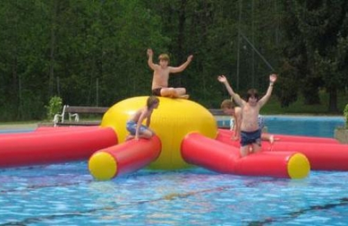 Plantschen im Freibad Stainz