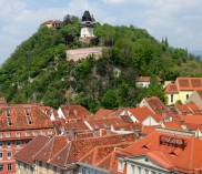 ©www.graztourismus.at_Sommerpicknick beim Uhrturm am Schlossberg Graz