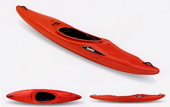 Ein rotes Kajak wird aus drei verschiedenen Blickwinkeln gezeigt: von der Seite, von oben und von vorne, vor einem schlichten weißen Hintergrund.