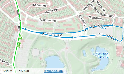Ein Stadtplanausschnitt, der eine hervorgehobene Strecke für die Straßenbahnlinie 68A neben einer Parkanlage mit beschrifteten Teichen, Straßen und Gebäuden zeigt. Der Maßstab und die Legende sind unten links zu sehen.