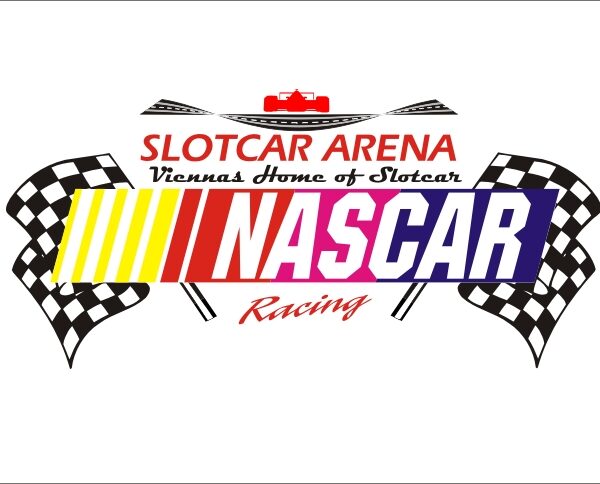 Logo für Slotcar Arena mit karierten Flaggen, einer Rennstreckengrafik und fettem NASCAR-Text mit bunten Streifen. Die Tagline lautet "Viennas Home of Slotcar Racing".