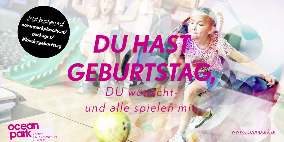 Kinder spielen auf einer Indoor-Rutsche mit deutschem Text, der für Geburtstagsfeiern im Ocean Park Family Entertainment Center wirbt.