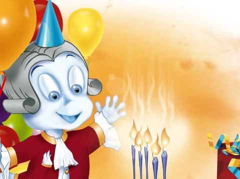 Eine Zeichentrickfigur in einem roten Mantel und einem Partyhut winkt bei brennenden Geburtstagskerzen, mit bunten Luftballons und einem eingepackten Geschenk im Hintergrund.