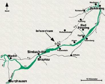 Einfache Karte mit Städten entlang des Flusses, darunter Burghausen, Simbach-Inn, Braunau, Schärding und Bad Füssing, mit einem eingezeichneten Infozentrum. Die Richtung nach Norden ist angegeben.