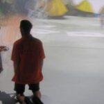 Ein Kind und ein Erwachsener, die beide eine 3D-Brille tragen, stehen bzw. knien in einer hell erleuchteten, verschwommenen Virtual-Reality-Umgebung.