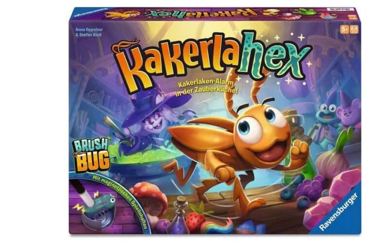 Schachtelcover des Brettspiels "Kakerlakenhex" mit einer Cartoon-Kakerlake, bunten magischen Küchenelementen und dem Ravensburger-Logo. Für Kinder ab 5 Jahren.