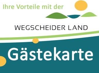Das Bild zeigt eine Karte mit der Aufschrift "Gästekarte" für das "Wegscheider Land", die einfache Grafiken von Hügeln, Wasser und Sonne zeigt.